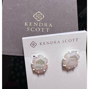 *SOLD* Mother of pearl white Morgan in white setting. Kendra Scott.